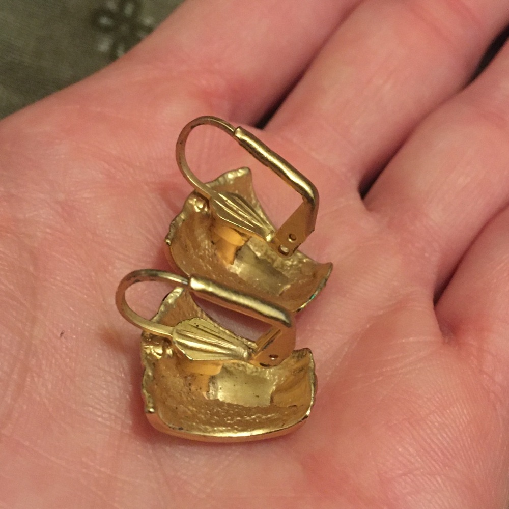 Vintage Gold Tone Faux Pearl Clip On Earrings - Picture 6 of 8